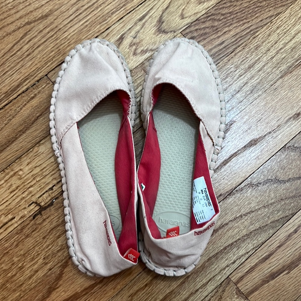havaiana close-toed shoes